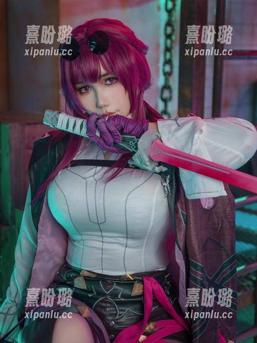 麻花麻花酱的皮衣写真集：一言难尽的美好...